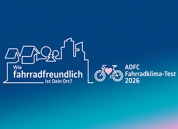 Logo des FKT 2026: Die Skyline einer Stadt mit dem Schriftzug "Wie fahrradfreundlich ist dein Ort? ADFC-Fahrradklima-Test 2026"